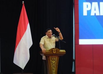 Menteri Pertahanan (Menhan) Republik Indonesia (RI), Jenderal TNI (Purn) Dr Sjafrie Sjamsoeddin MBA pada kuliah umum di Baruga Andi Pangerang Pettarani, Selasa (09/10). Foto: IDENTITAS/Syahrial.