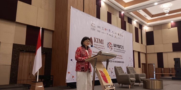 Stella Christie pada IAYSF 2025 di Unhas Hotel and Comvention, Selasa (9/12). Foto: IDENTITAS/ Aynun Lutfiya