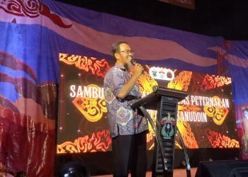 Dekan Fapet Unhas, Prof Dr Ir Syahdar Baba S Pt MSi saat memberikan sambutan di Baruga Andi Pangerang Pettarani, Kamis (11/12). Foto: IDENTITAS/Syarifah Khumairah.