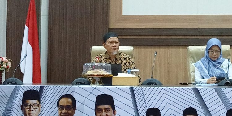 Guru Besar Fakultas Ekonomi dan Bisnis (FEB) Unhas, Prof Abdul Hamid Habbe M Si saat mengahdiri seminar Wakaf Goes To Campus yang berlangsung di Aula Prof Baharuddin Lopa, Fakultas Hukum (FH) Unhas, Selasa (16/12). Foto: IDENTITAS/An-Nisa Ramadhina Andini