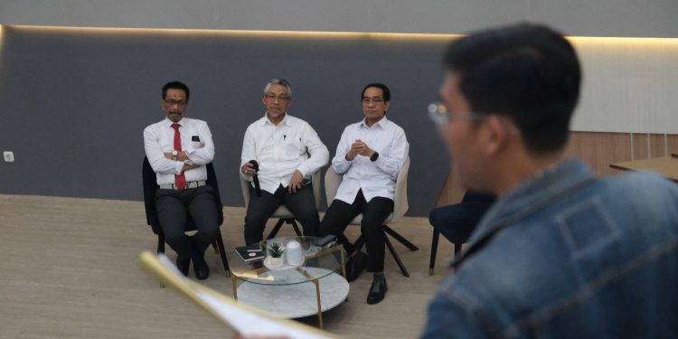 Pembacaan poin-poin pakta integritas oleh perwakilan mahasiswa Unhas, Kamis (18/12). Foto: IDENTITAS/Adrian