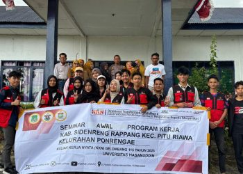 Mahasiswa KKN-T Unhas bersama Perangkat Desa pada kegiatan Seminar Program kerja di Kantor Kelurahan Ponrangae, Selasa (06/01). Foto: Dokumentasi Pribadi